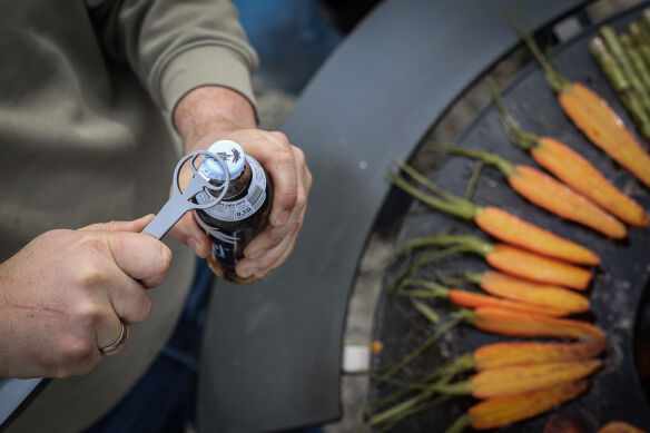 Moesta Feuerplattengrill  Bandit 2.0 FirePlace inkl. 2 x Ablagebretter grau/-oben + Sizzle Rost & Burgerpresse