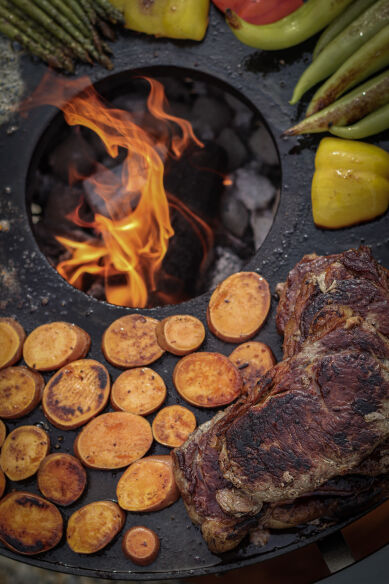 Moesta Feuerplattengrill  Bandit 2.0 FirePlace inkl. 2 x Ablagebretter grau/-oben + Sizzle Rost & Burgerpresse