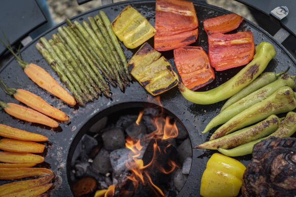 Moesta Feuerplattengrill  Bandit 2.0 FirePlace inkl. 2 x Ablagebretter grau/-oben + Sizzle Rost & Burgerpresse
