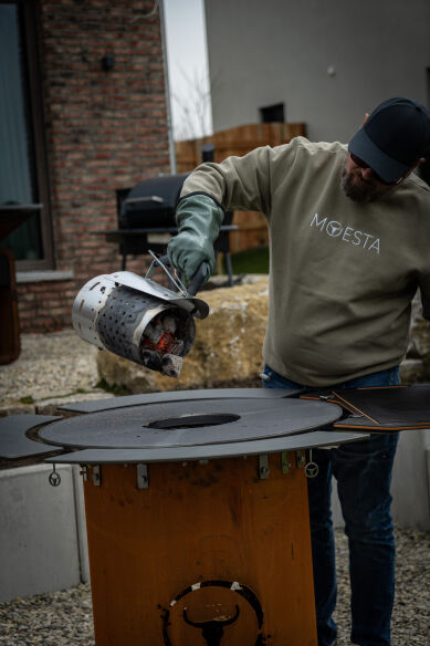 Moesta Feuerplattengrill  Bandit 2.0 FirePlace inkl. 2 x Ablagebretter grau/-oben + Sizzle Rost & Burgerpresse