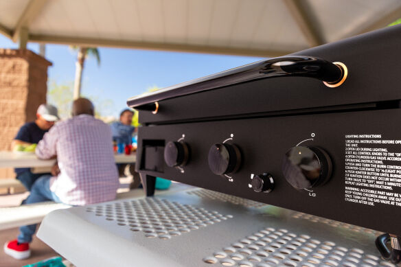 Pit Boss Onyx Gas Plancha /- Griddle 3 Sierra Black inkl. Abdeckhaube